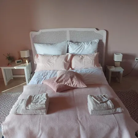 Bed & Breakfast La Maison D'art Lacour