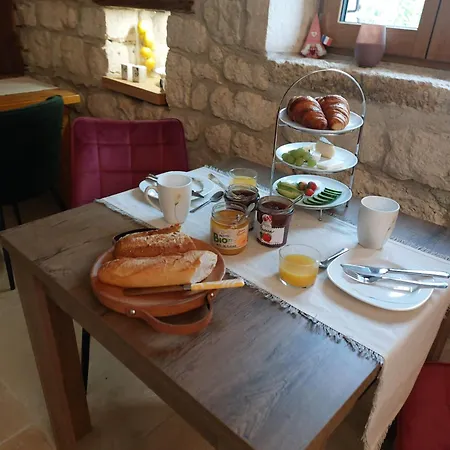 La Maison D'art Alojamento de Acomodação e Pequeno-almoço *