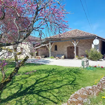 Bed & Breakfast La Maison D'art Lacour