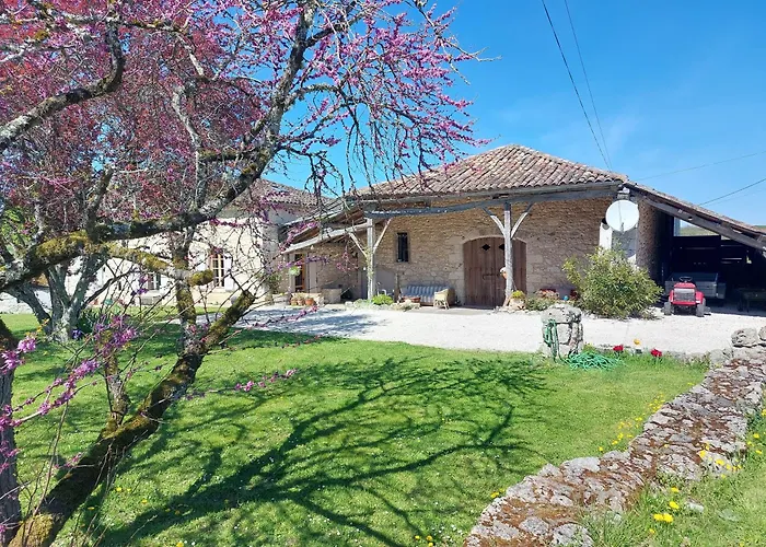 לינה וארוחת בוקר La Maison D'art Lacour