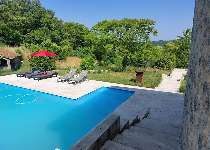 לינה וארוחת בוקר La Maison D'art Lacour