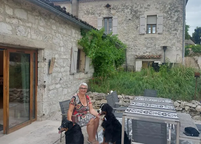 La Maison D'art לינה וארוחת בוקר Lacour