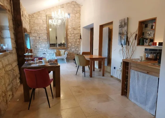 La Maison D'art לינה וארוחת בוקר *