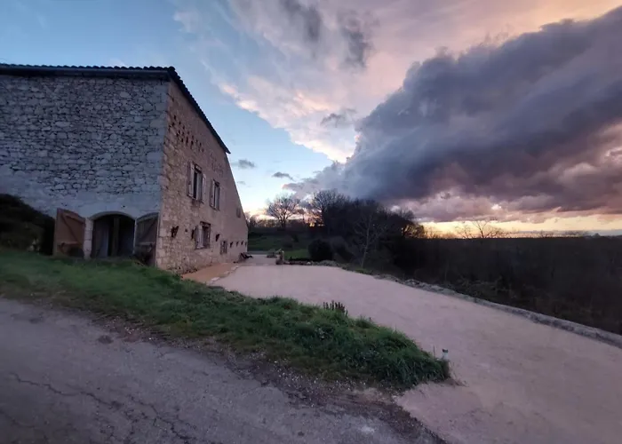 La Maison D'art לינה וארוחת בוקר